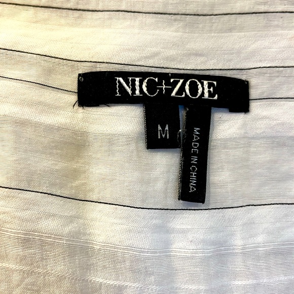 NIC+ZOE Button Front, V Neck, Long Sleeve, White, Shirt Tail Hem, Size M - Picture 5 of 6